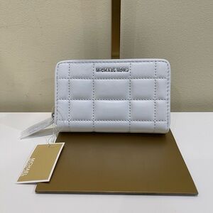 Michael Kors Quilted White Wallet